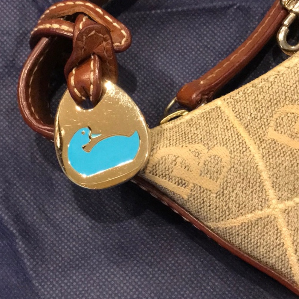 Dooney&Bourke - Picture 3 of 6